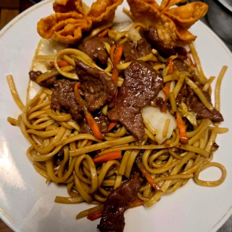Delicious Lo Mein and Noodle Dishes